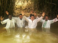 /album/deus-tem-nos-aben%c3%a7oado-%21%21%21/batismo-jpg1/